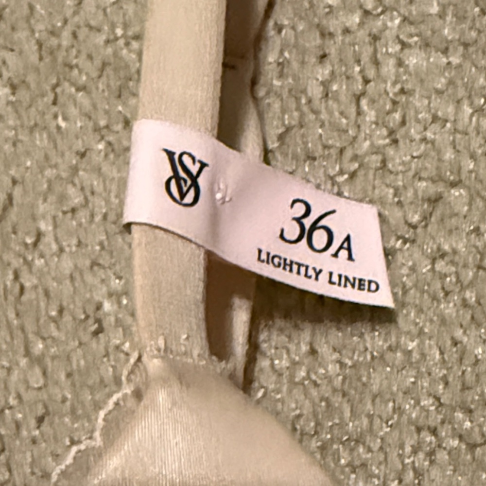 NWT Victoria’s Secret Body By Victoria Lightly Lined Demi Bra Underwire Ivory36A - Picture 3 of 11